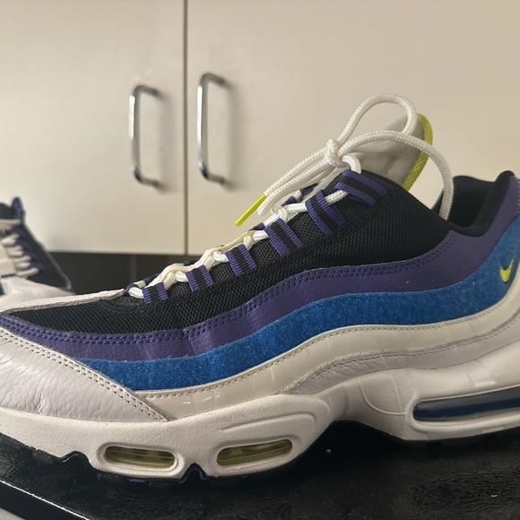 NIKE AIR MAX 95 - Picture 2 of 4